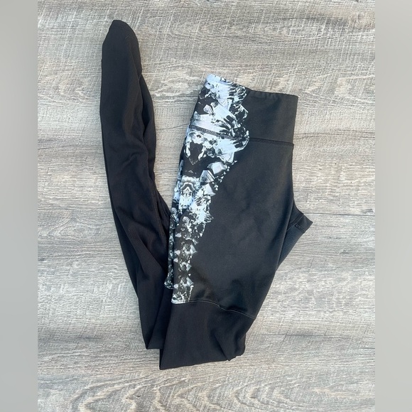 ALO Yoga Pants - Alo Goddess leggings. Great condition.